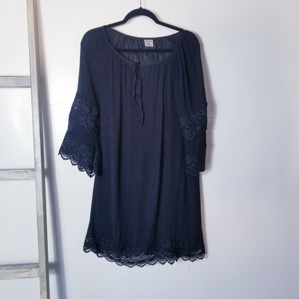 WRANGLER BOHO STYLE FLARED SLEEVE BLACK DRESS WITH LACE SIZE SMALL